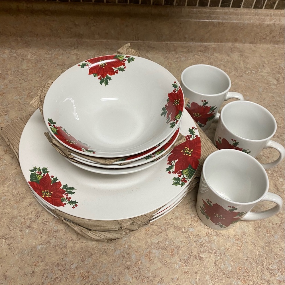 Holiday Dinner Set - Picture 4 of 4